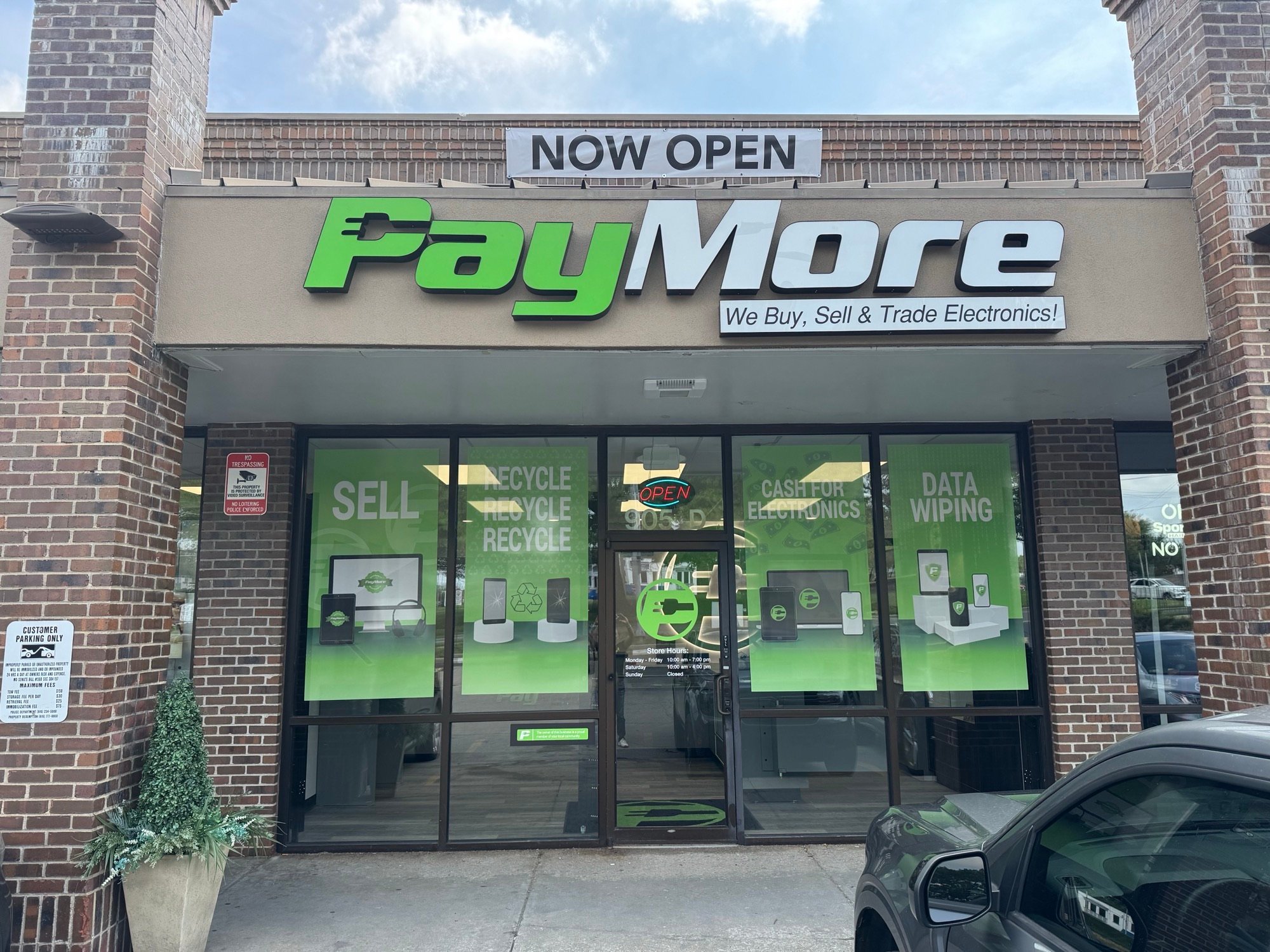 paymore westport store front Image
